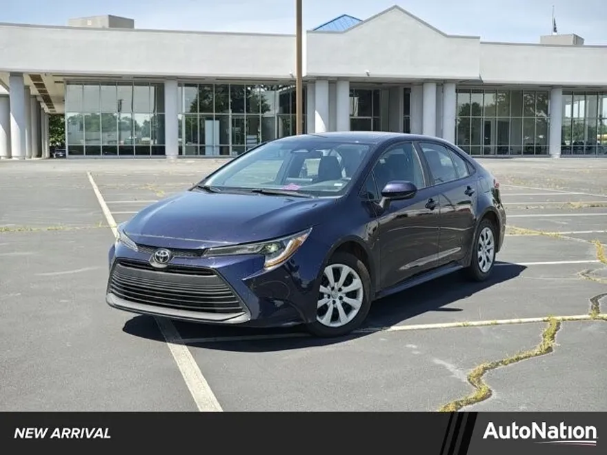 2024 Toyota Corolla LE photo 1