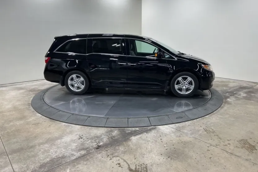 2013 Honda Odyssey photo 1
