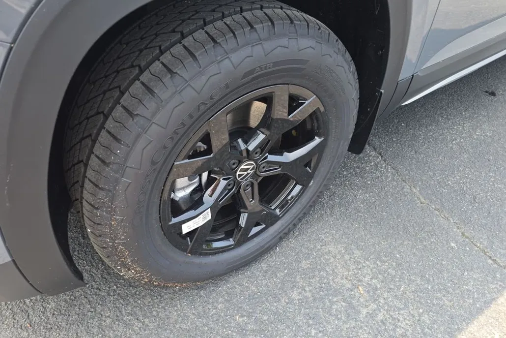 2025 Volkswagen Atlas Peak Edition SE photo 1