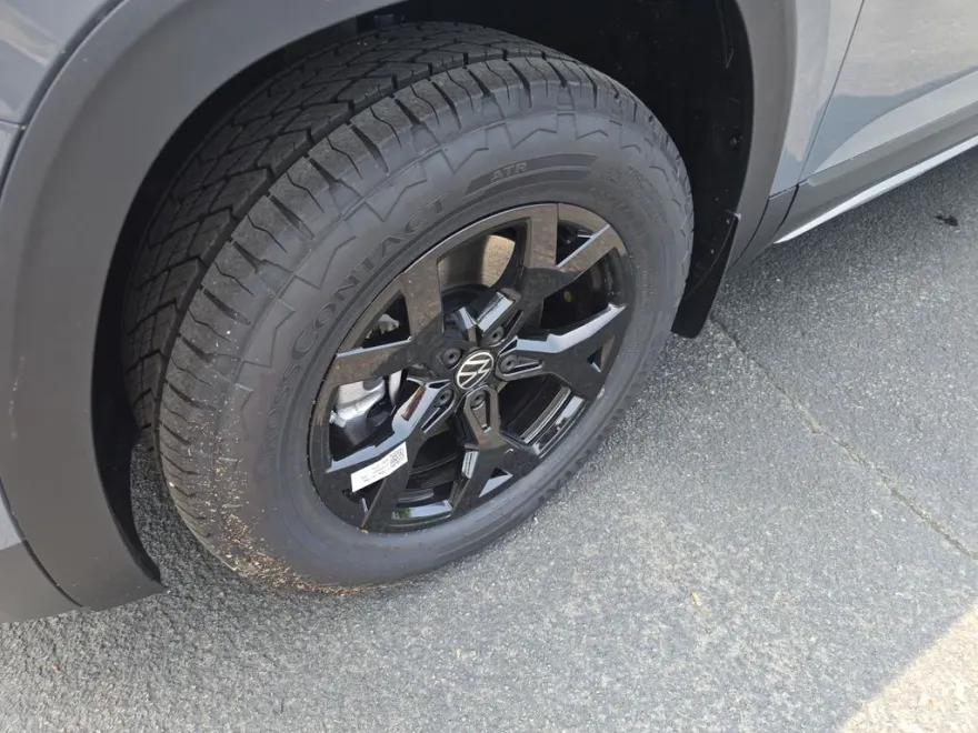 2025 Volkswagen Atlas Peak Edition SE photo 1