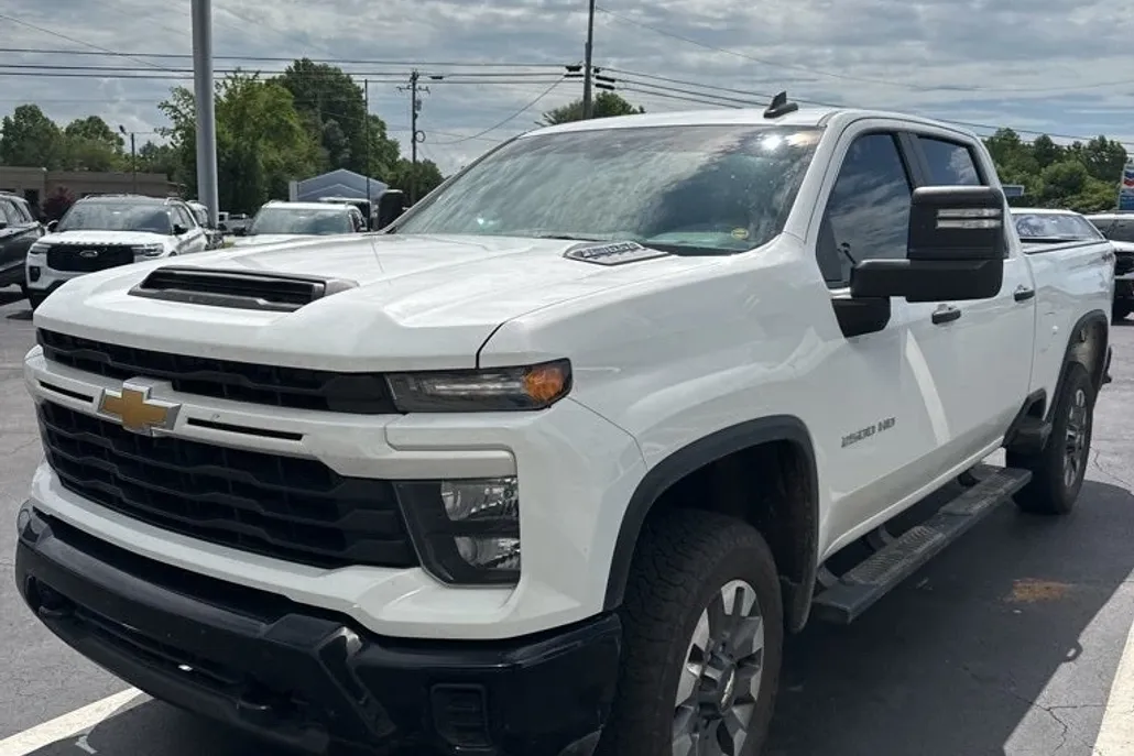 2024 Chevrolet Silverado 2500HD Custom photo 1