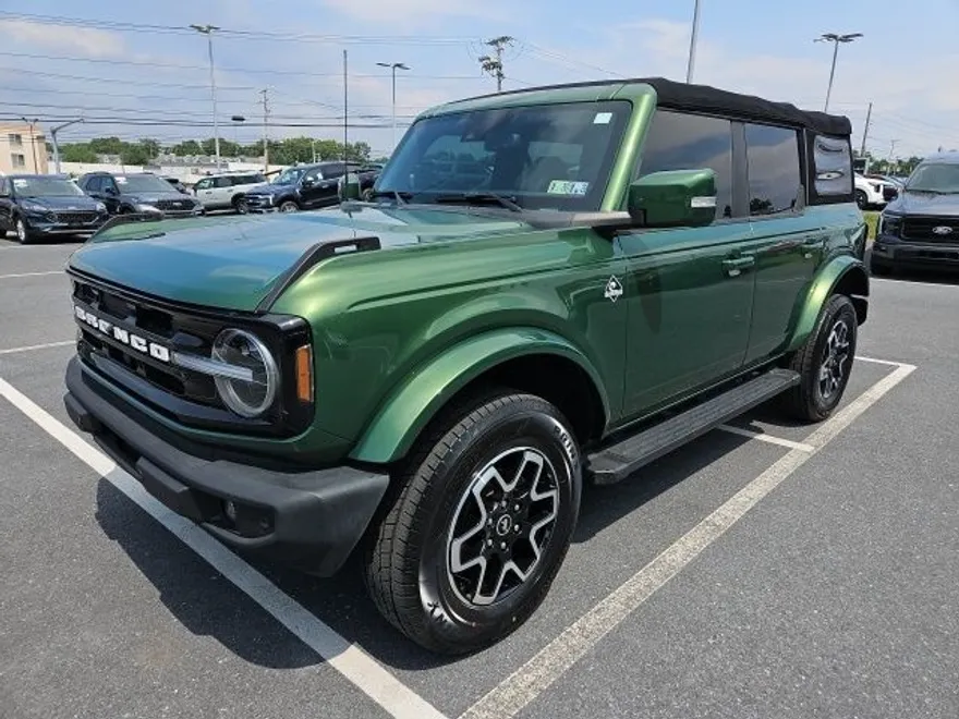 2022 Ford Bronco Outer Banks photo 1