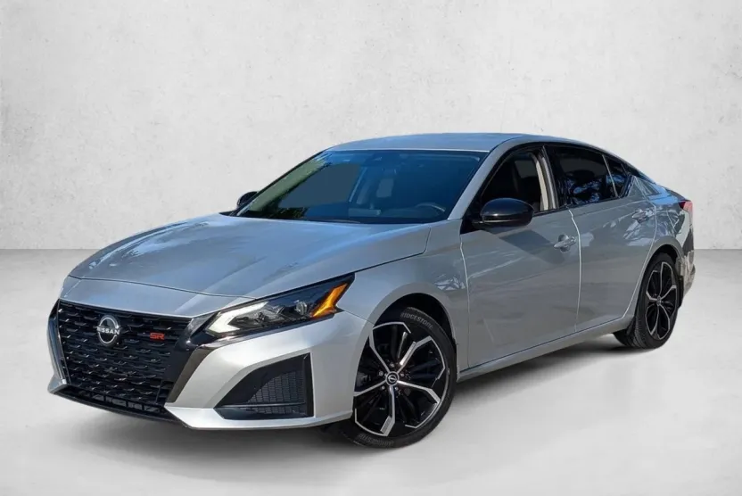 2023 Nissan Altima 2.5 SR photo 1