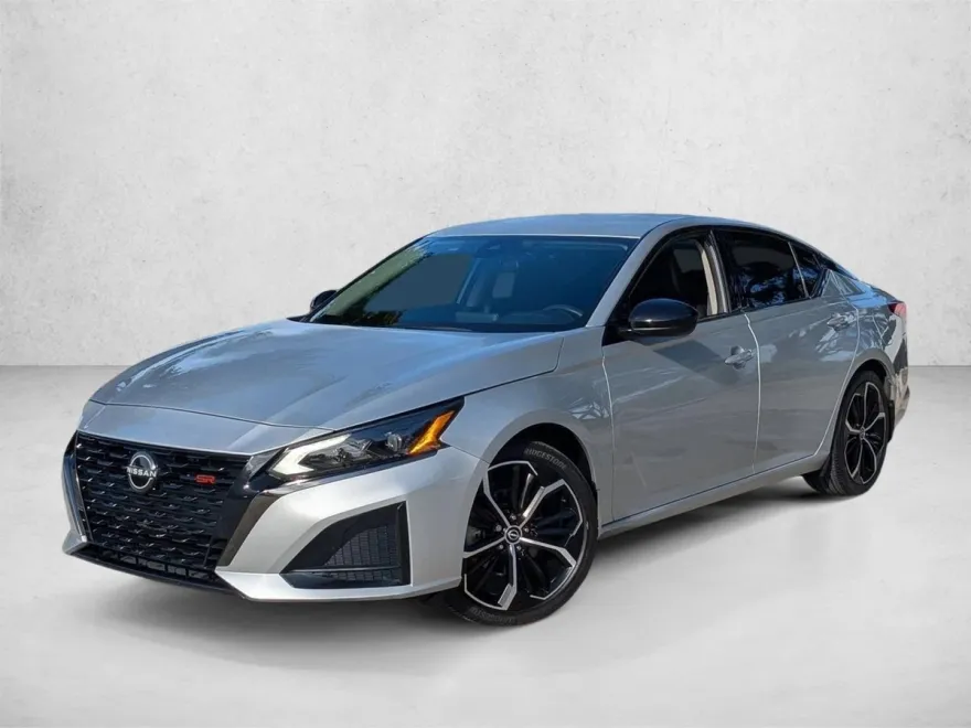 2023 Nissan Altima 2.5 SR photo 1