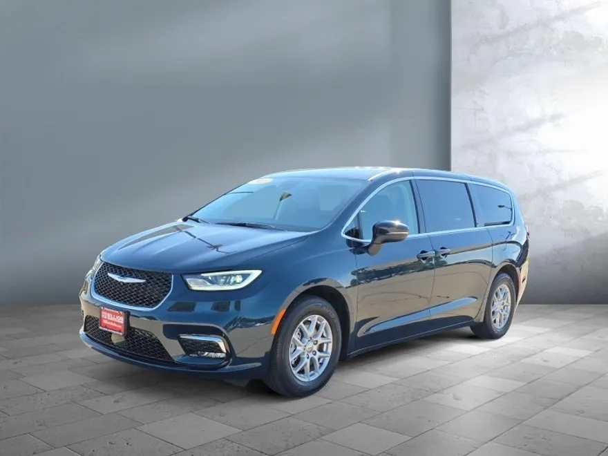 2023 Chrysler Pacifica Touring L photo 1