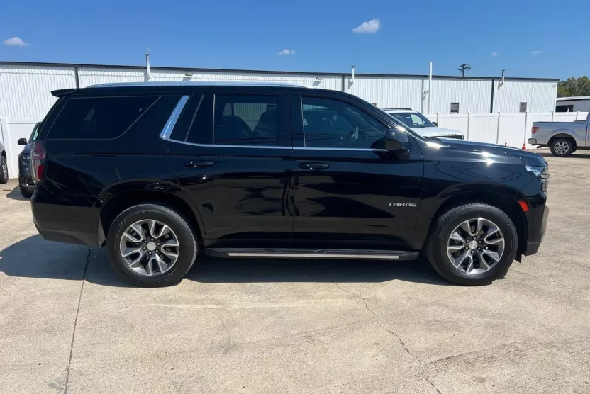 2021 Chevrolet Tahoe LT photo 1