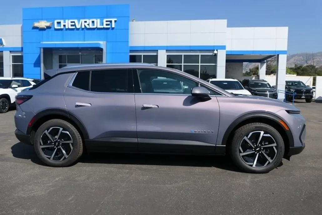 2026 Chevrolet Equinox LT photo 1