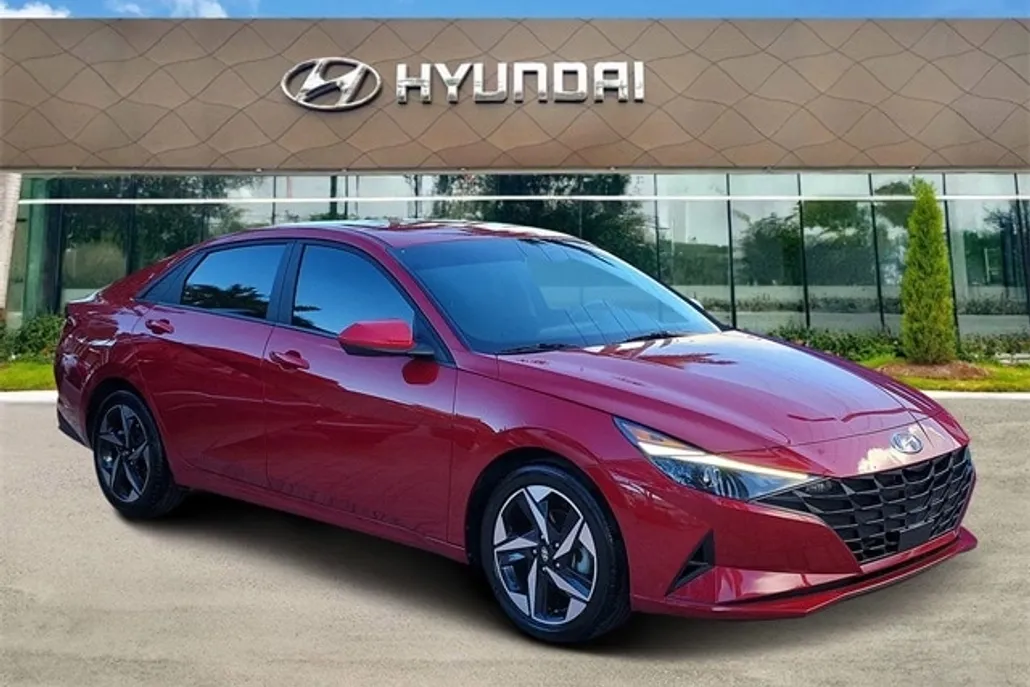 2023 Hyundai Elantra SEL photo 1