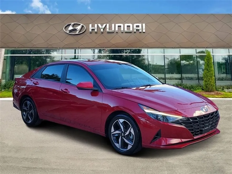 2023 Hyundai Elantra SEL photo 1