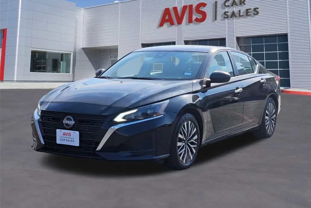 2024 Nissan Altima 2.5 SV photo 1