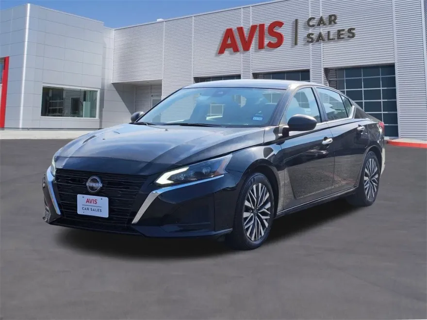 2024 Nissan Altima 2.5 SV photo 1