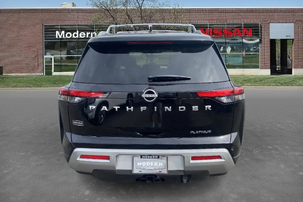 2025 Nissan Pathfinder Platinum photo 1