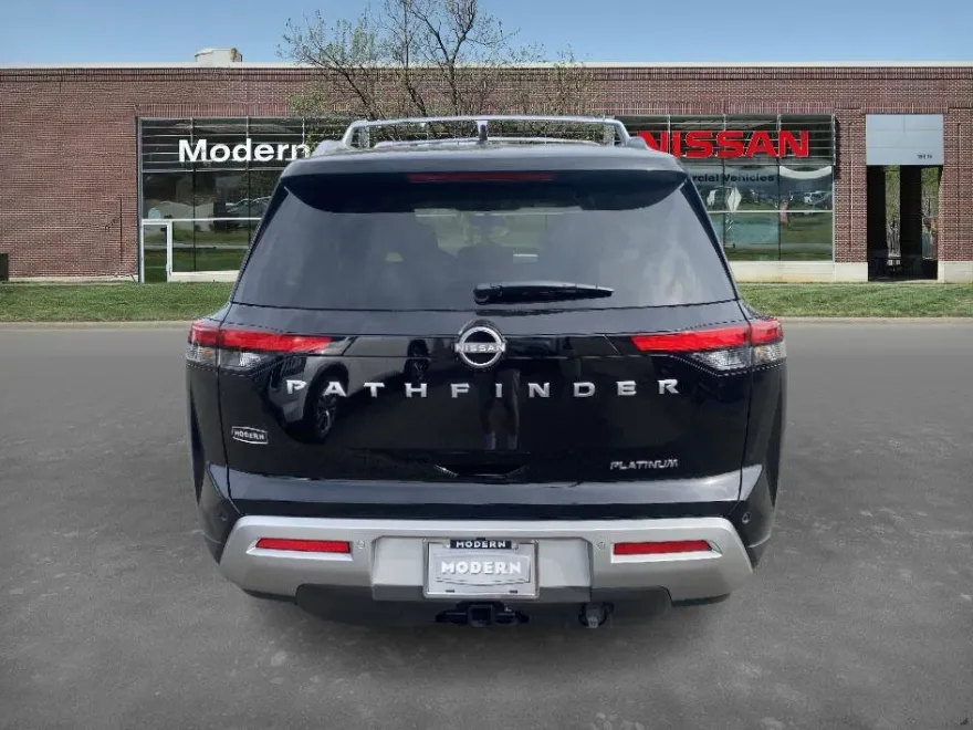2025 Nissan Pathfinder Platinum photo 1