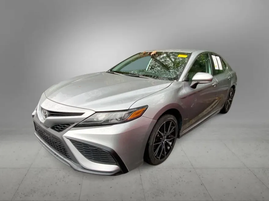 2024 Toyota Camry SE photo 1