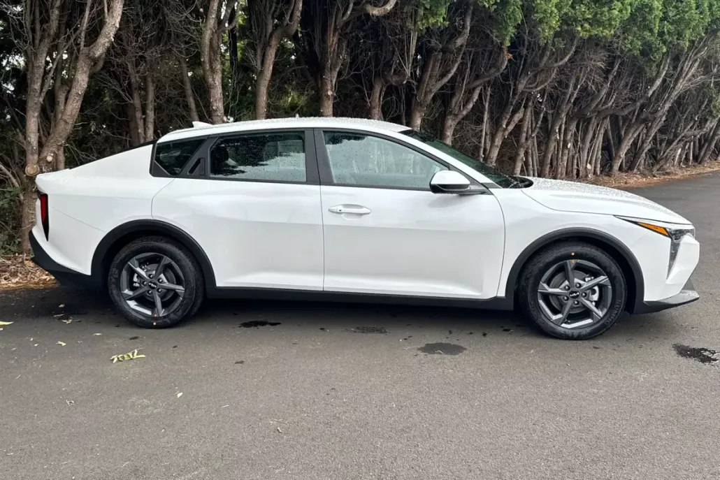 2025 Kia K4 LXS photo 1