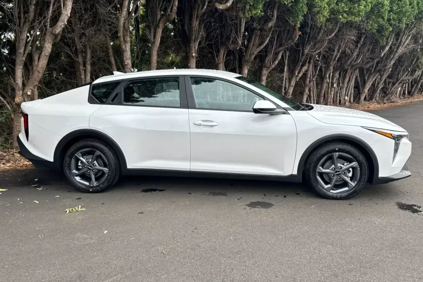 2025 Kia K4 LXS photo 1
