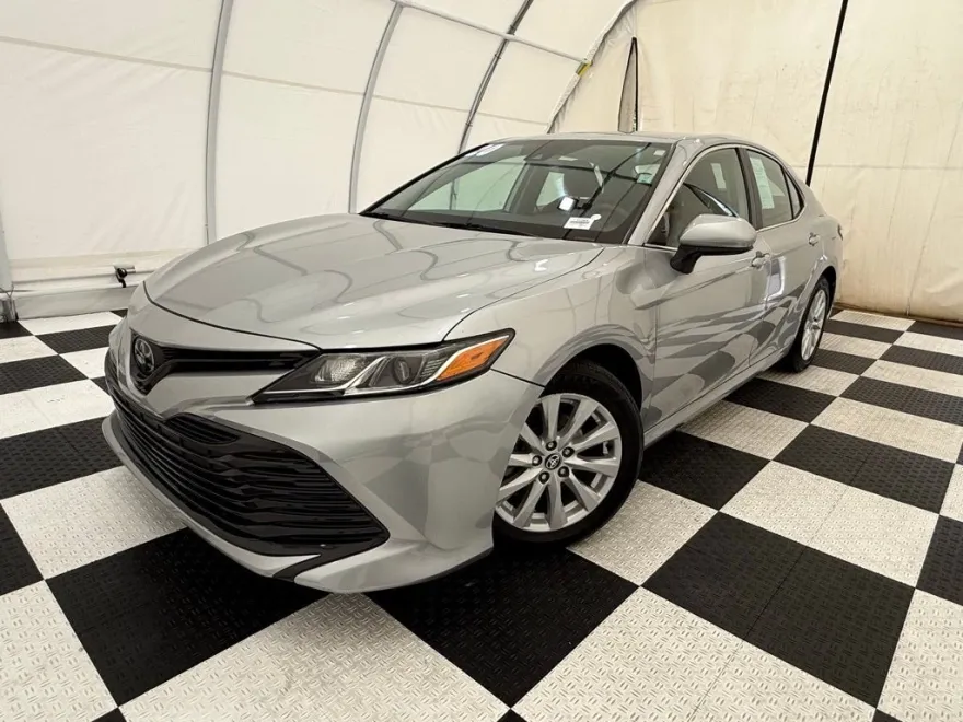 2020 Toyota Camry LE photo 1