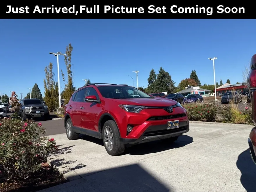 2017 Toyota RAV4 Limited photo 1