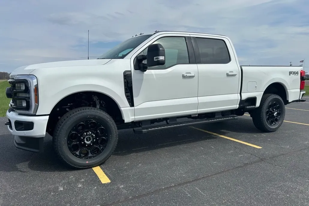 2025 Ford F-350 Lariat photo 1
