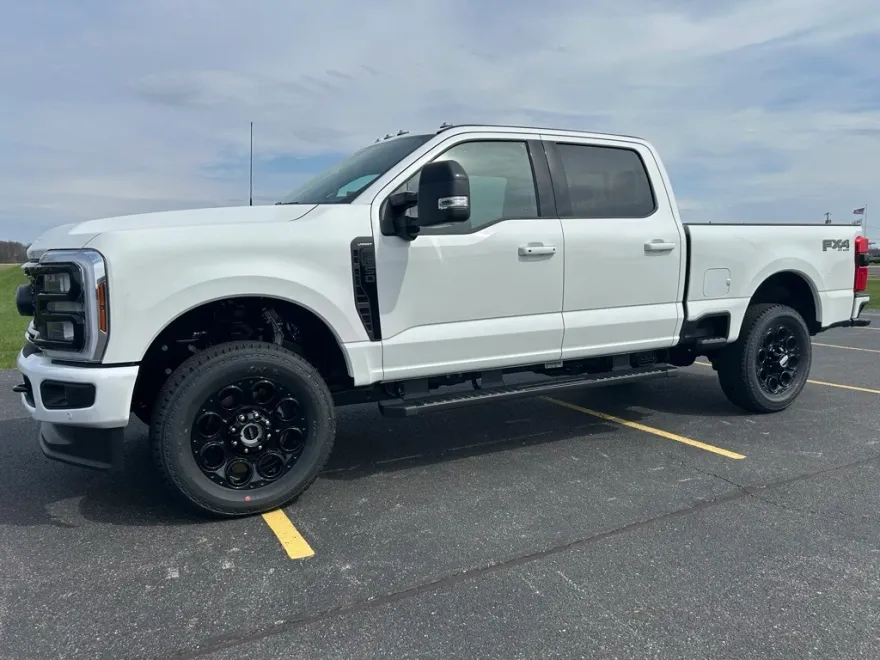 2025 Ford F-350 Lariat photo 1