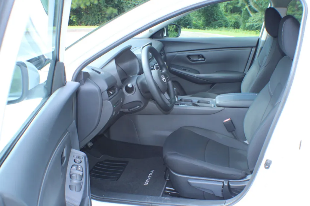 2025 Nissan Sentra S photo 1