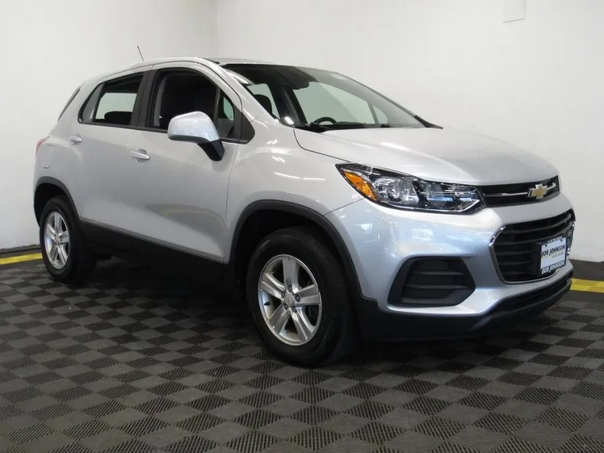 2022 Chevrolet Trax LS photo 1
