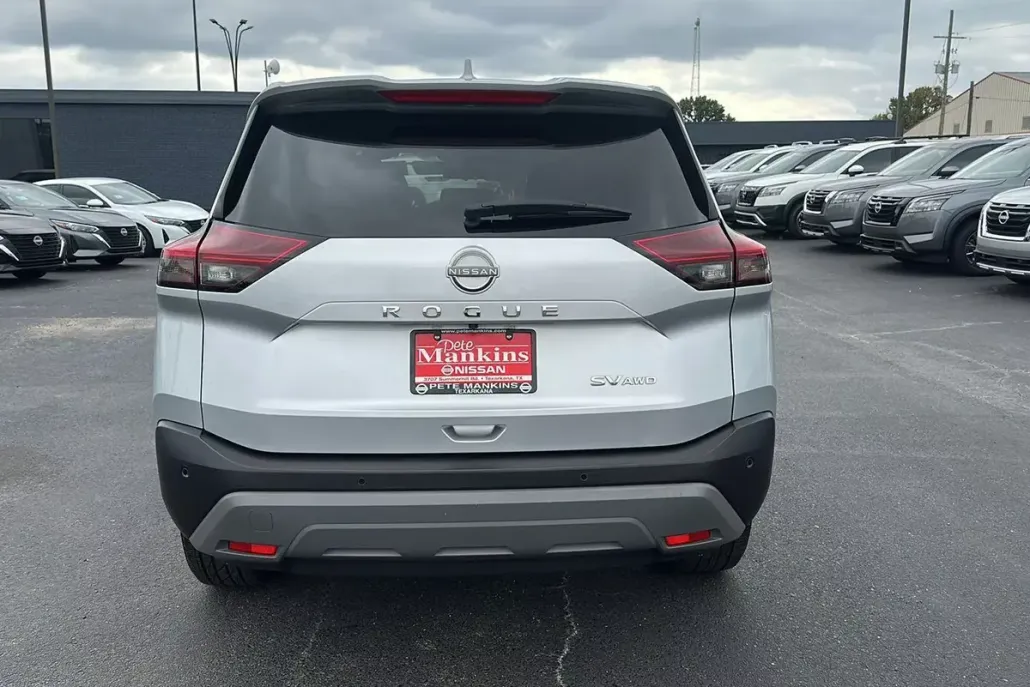 2023 Nissan Rogue SV photo 1