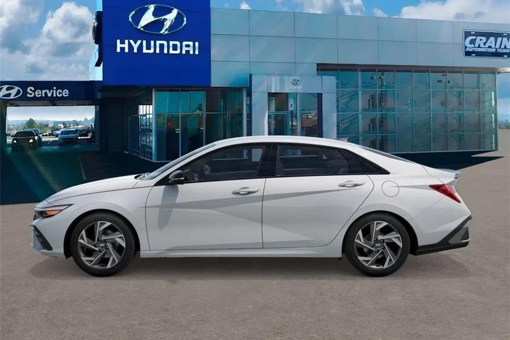 2025 Hyundai Elantra SEL Sport photo 1