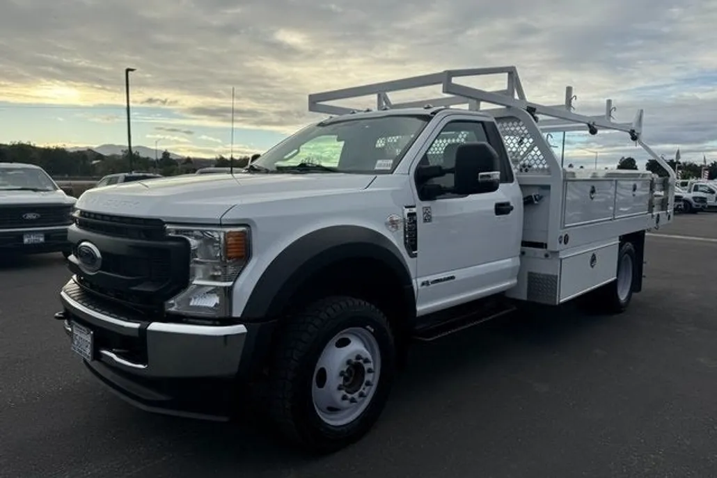 2022 Ford F-550 photo 1