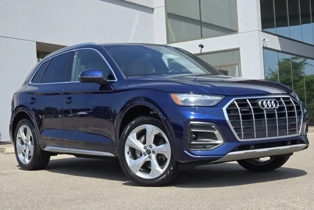 2021 Audi Q5 45 Prestige photo 1