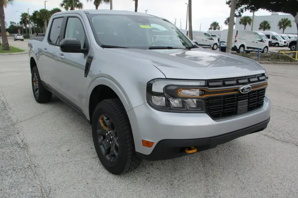 2024 Ford Maverick Lariat Tremor photo 1