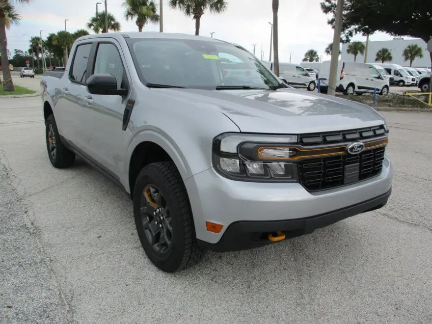 2024 Ford Maverick Lariat Tremor photo 1