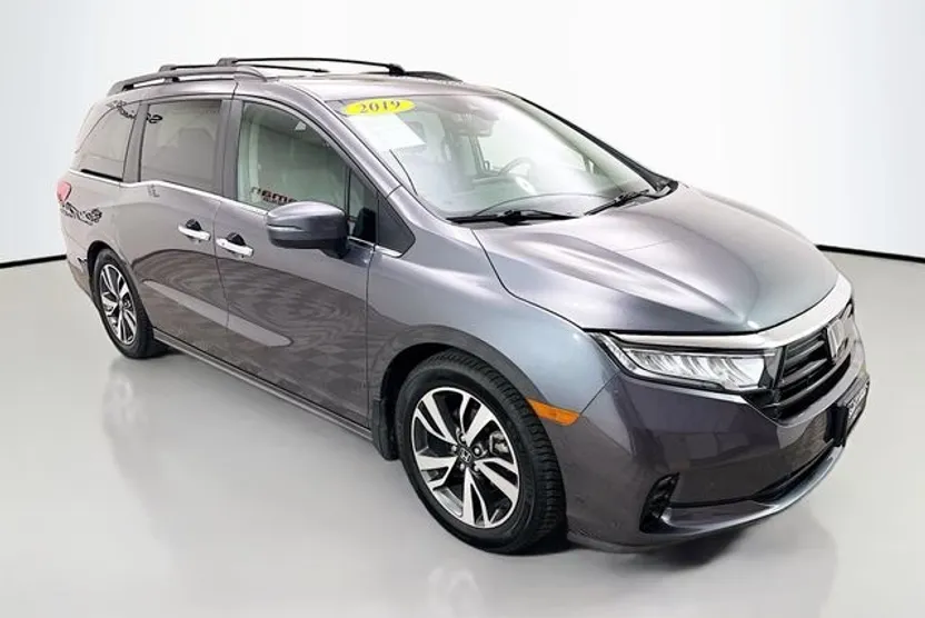 2021 Honda Odyssey Touring photo 1