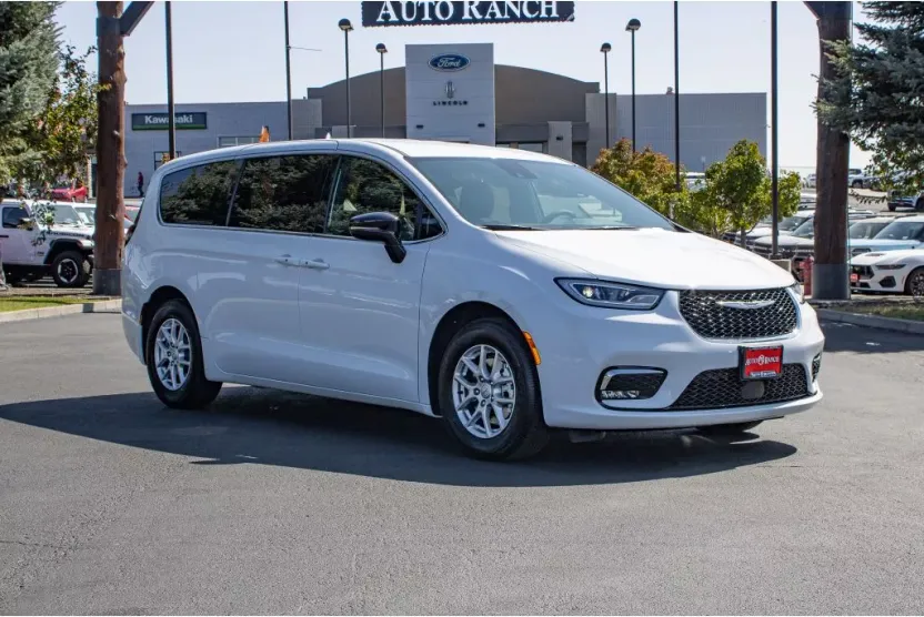 2026 Chrysler Pacifica photo 1