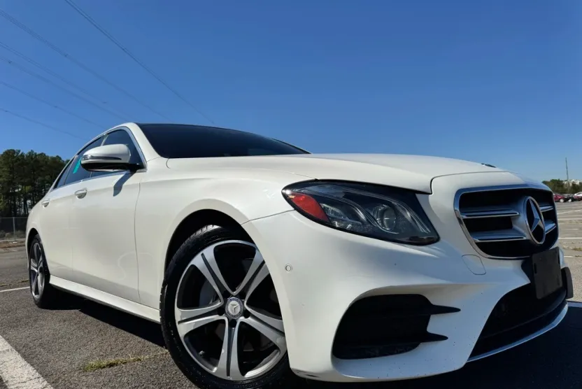 2017 Mercedes Benz E 300 photo 1