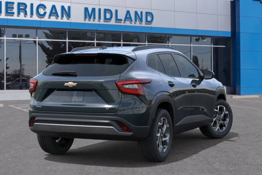 2025 Chevrolet Trax LT photo 1