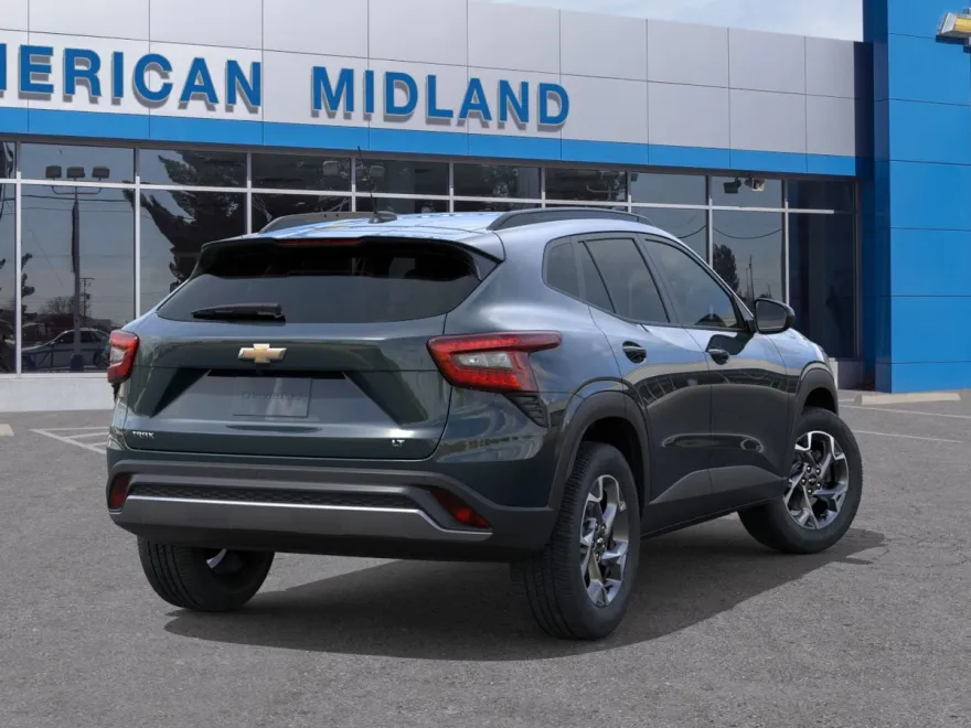 2025 Chevrolet Trax LT photo 1