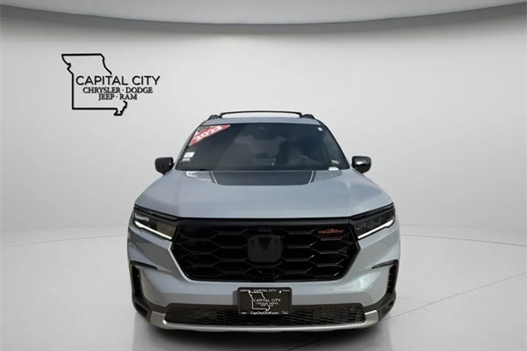 2023 Honda Pilot TrailSport photo 1