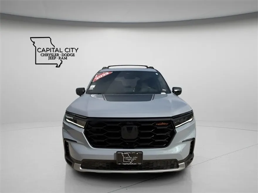 2023 Honda Pilot TrailSport photo 1