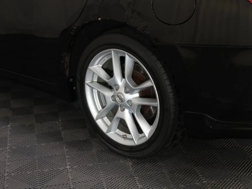 2010 Nissan Maxima SV photo 1