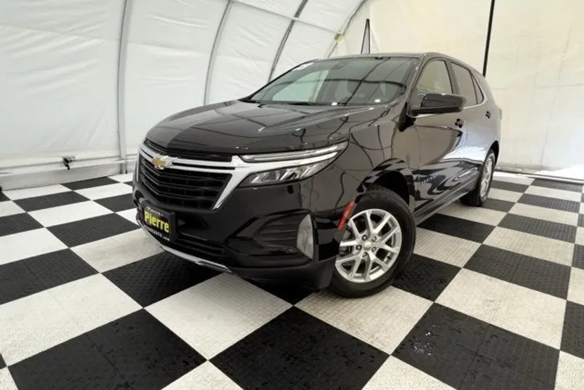 2023 Chevrolet Equinox LT photo 1