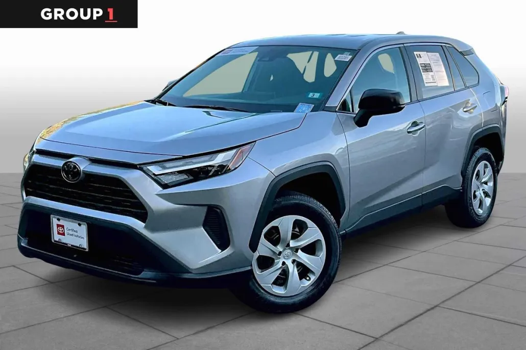2024 Toyota RAV4 LE photo 1