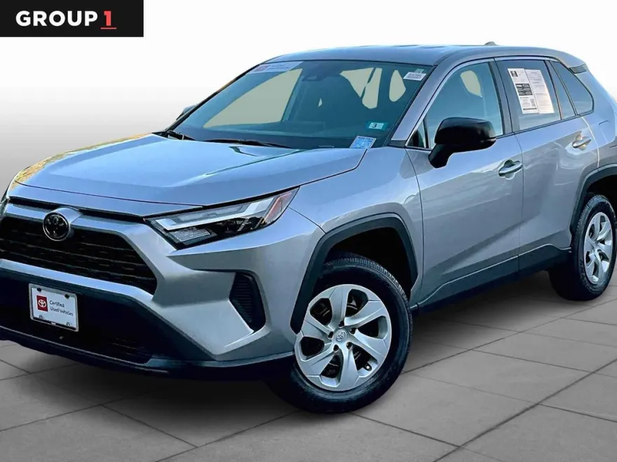 2024 Toyota RAV4 LE photo 1