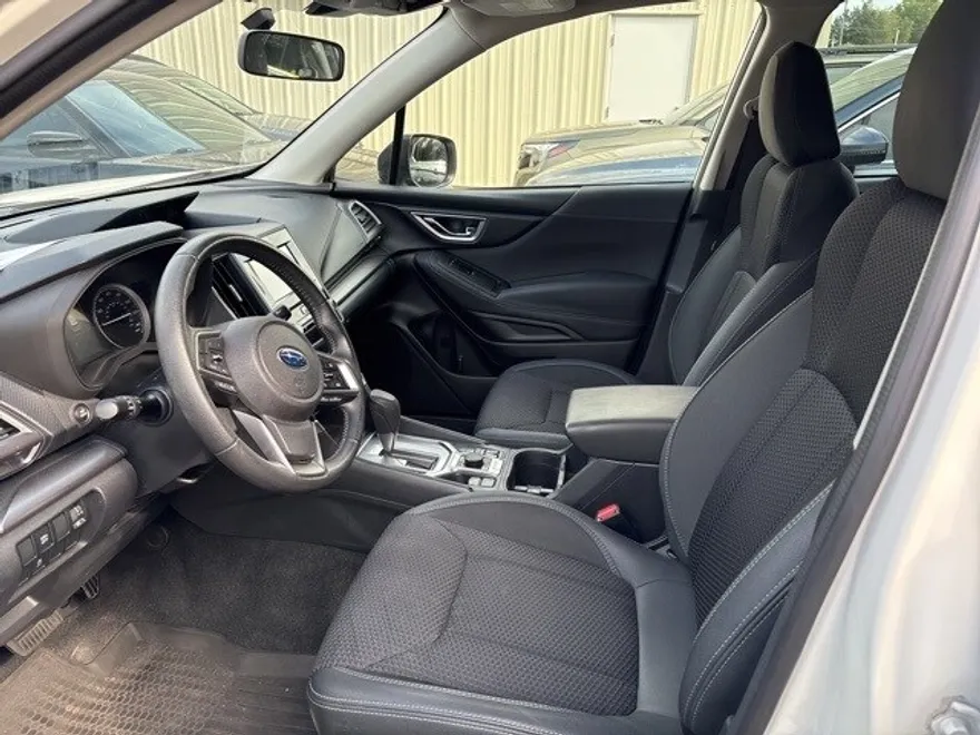 2023 Subaru Forester Premium photo 1
