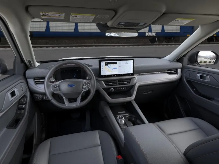 2025 Ford Explorer photo 1