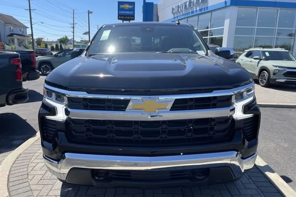 2026 Chevrolet Silverado 1500 LT photo 1