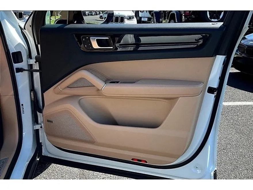 2023 Porsche Cayenne Platinum Edition photo 48