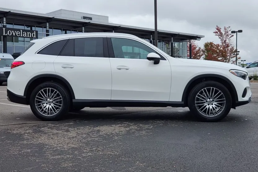 2025 Mercedes Benz GLC 300 4MATIC photo 1