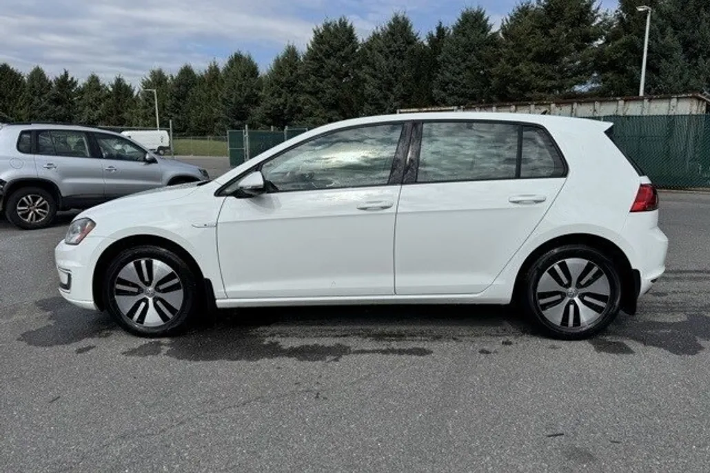 2016 Volkswagen e-Golf SE photo 1