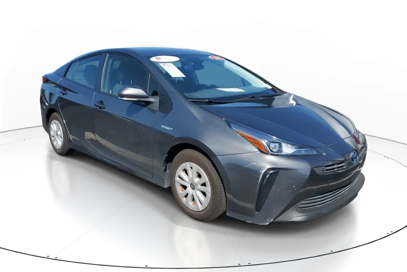 2022 Toyota Prius LE photo 1